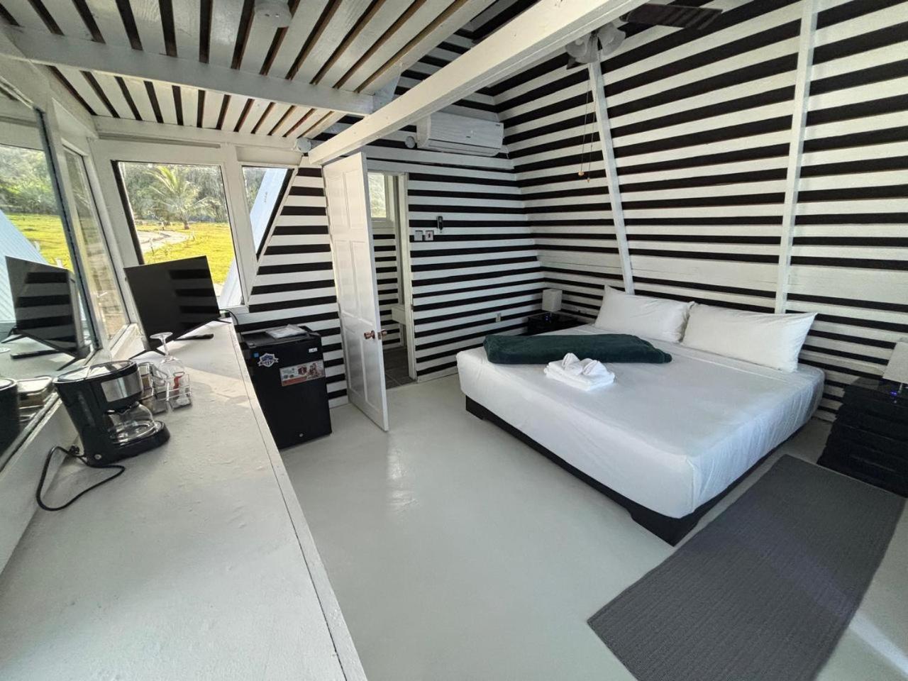 The Sea Cliff Hotel Resort & Spa Port Antonio Buitenkant foto