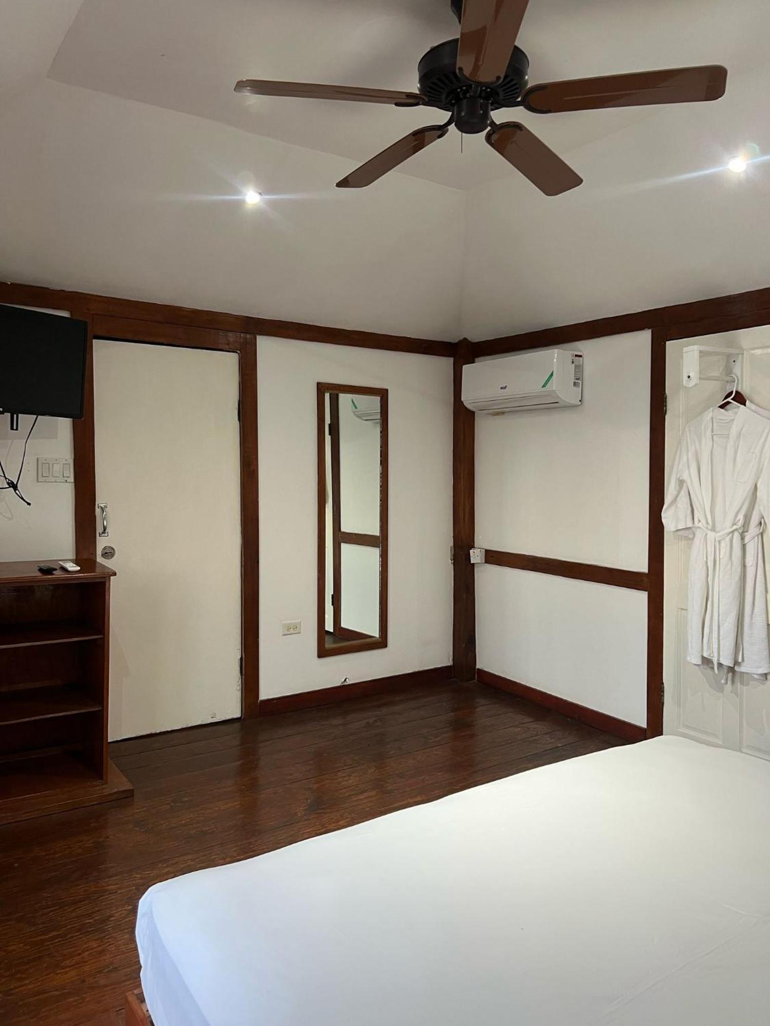 The Sea Cliff Hotel Resort & Spa Port Antonio Buitenkant foto